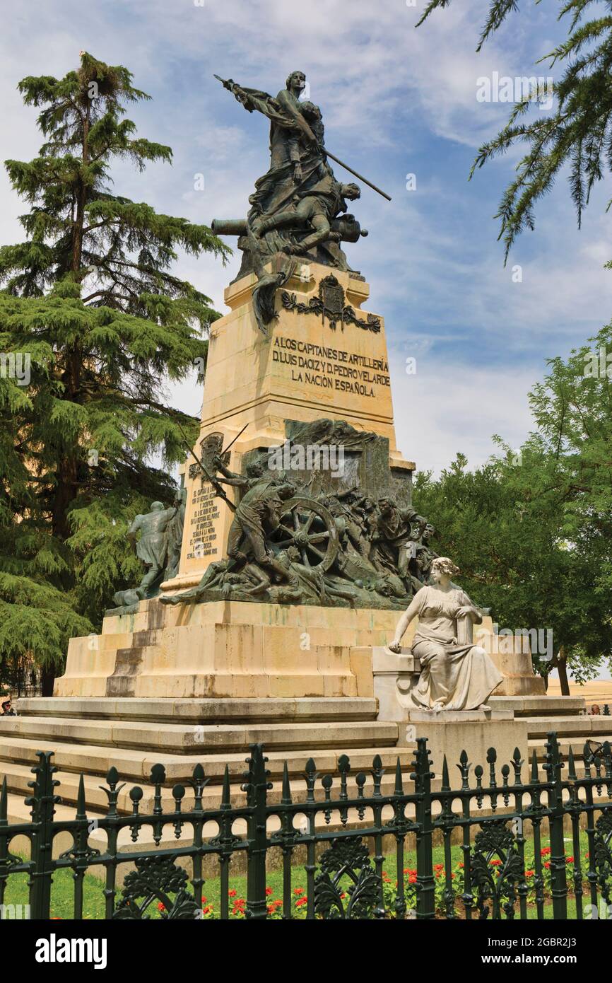 Monumento al Capitano Luis Daoíz y Torres, 1767 - 1808 e al Capitano Pedro Velarde y Santillán, 1779 - 1808, patrioti spagnoli, entrambi i quali sono stati uccisi Foto Stock