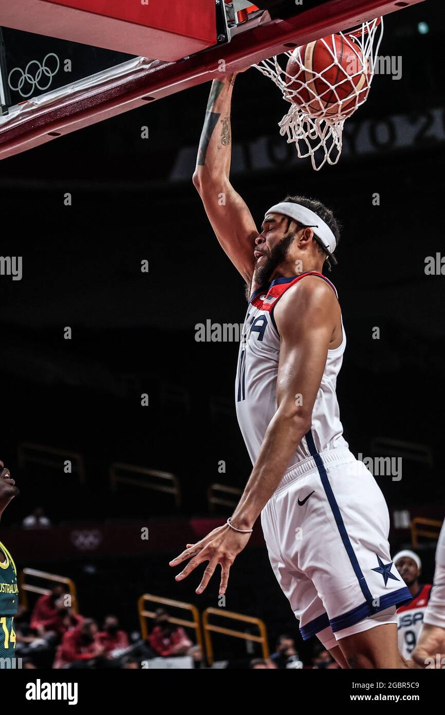 Saitama, Giappone. 5 agosto 2021. Javale McGee degli Stati Uniti dunks durante la semifinale maschile di pallacanestro tra gli Stati Uniti e l'Australia ai Giochi Olimpici di Tokyo 2020 a Saitama, Giappone, 5 agosto 2021. Credit: Pan Yulong/Xinhua/Alamy Live News Foto Stock