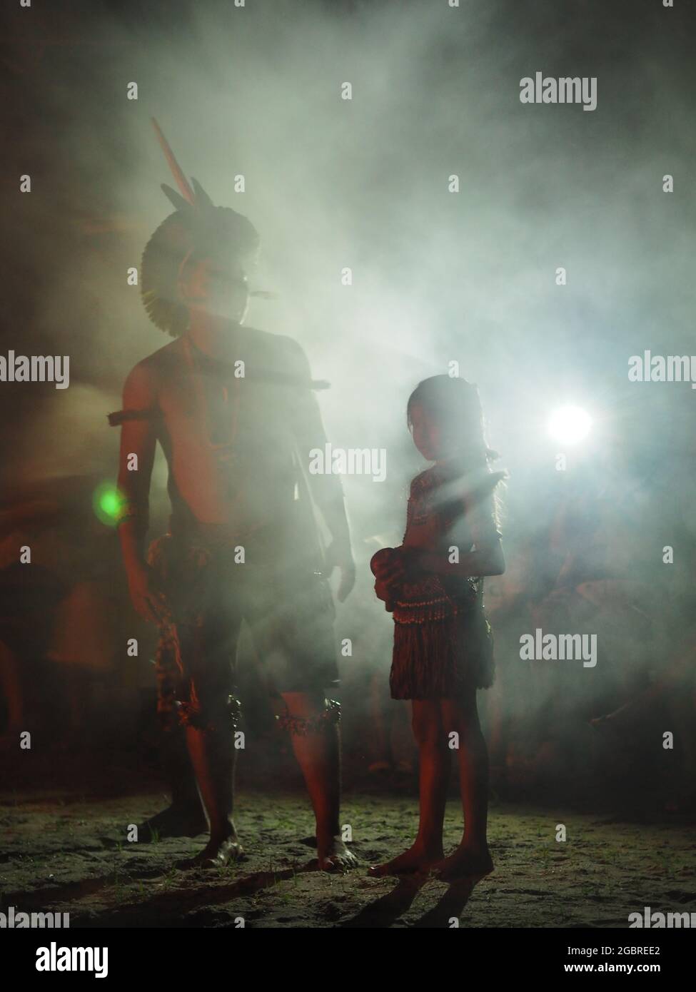 TRANCOSO, BRASILE - Mar 01, 2018: La cerimonia di luna piena di una tribù indigena vicino a Trancoso, nello stato di Bahia, Brasile Foto Stock