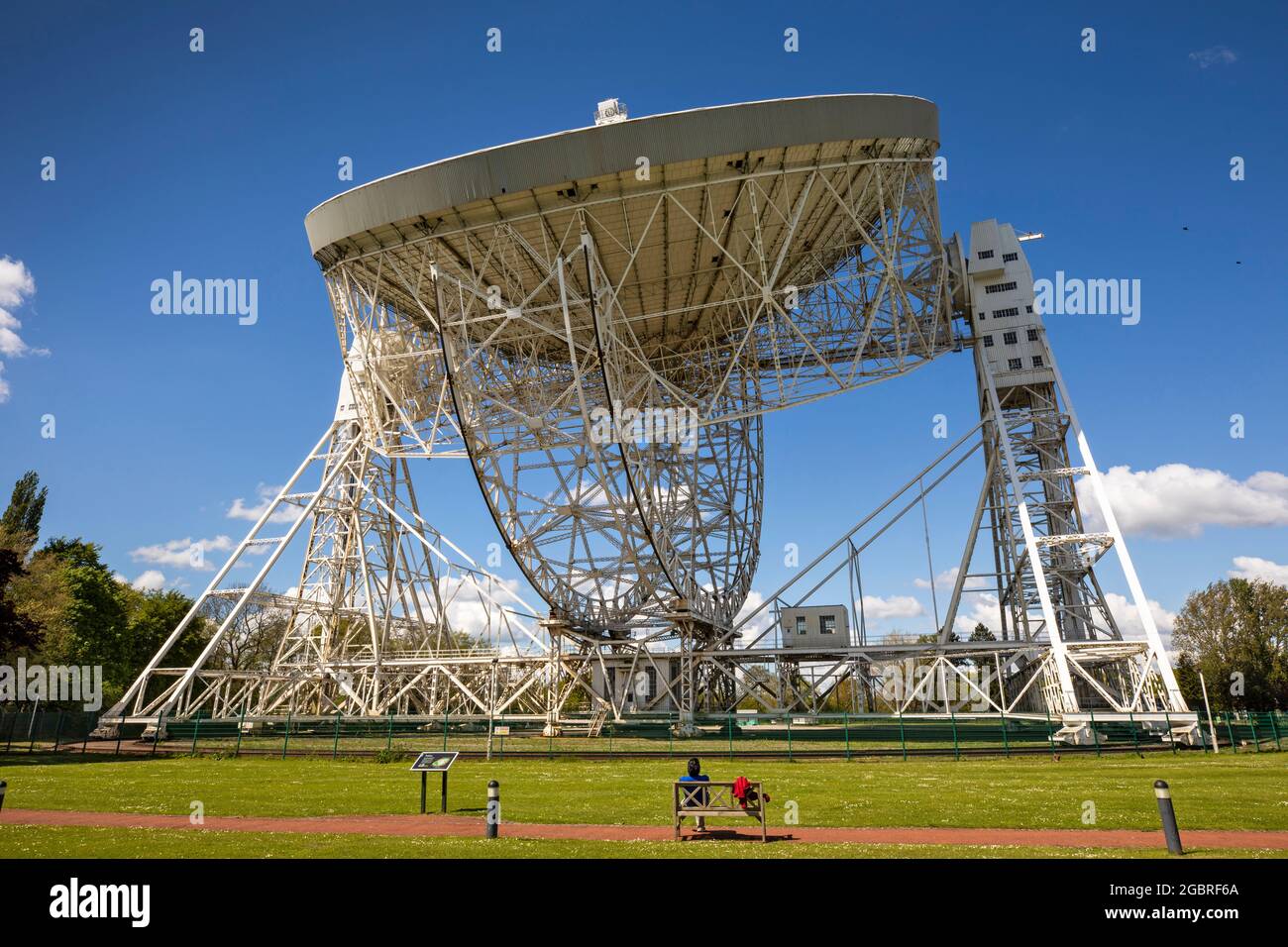 Regno Unito, Inghilterra, Cheshire, Goostrey, Università di Manchester, Jodrell Bank, il telescopio radio Lovell Foto Stock
