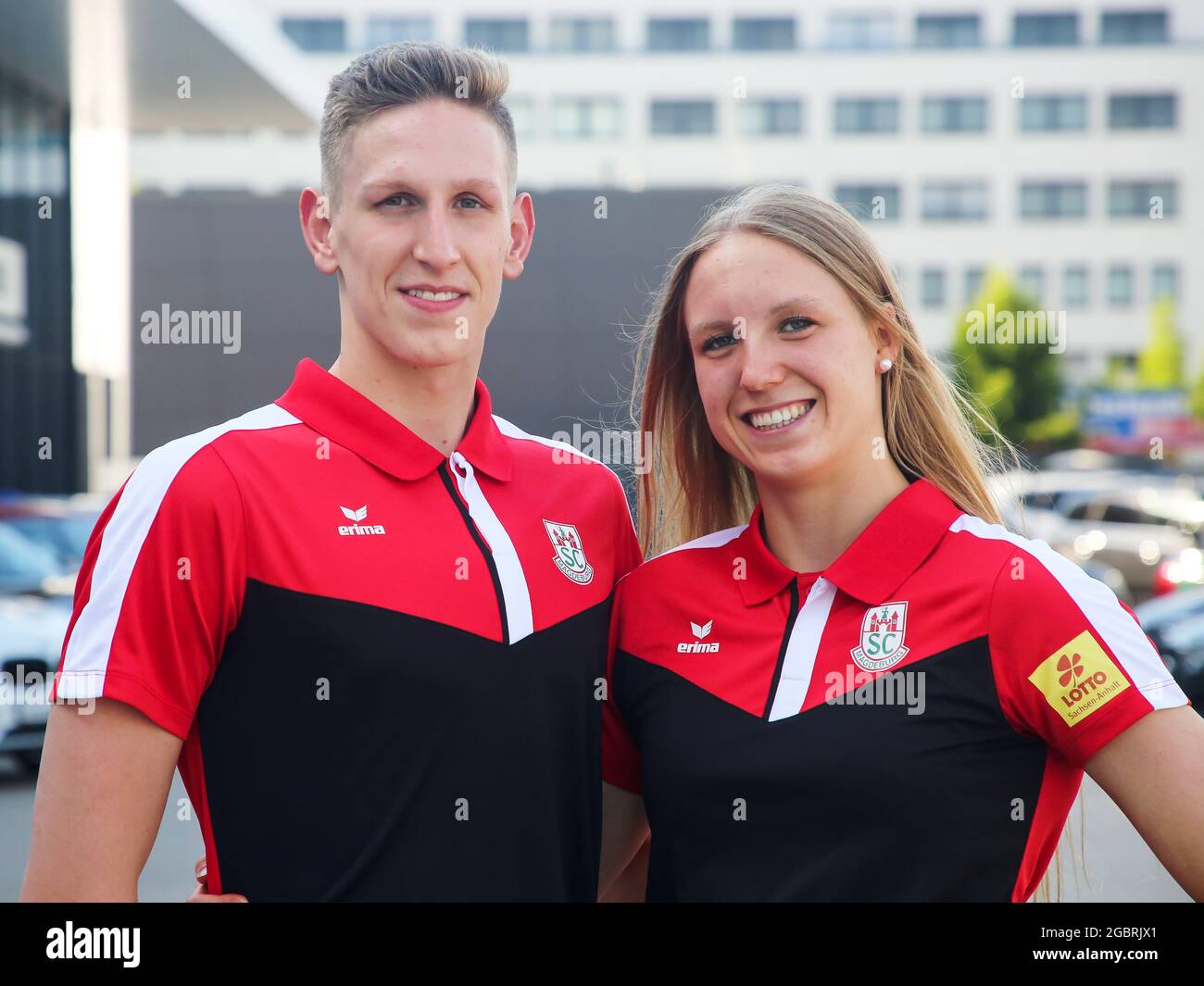 Il nuotatore tedesco Lukas Märtens e il nuotatore tedesco Celine Rieder SC  Magdeburg al congedo per le Olimpiadi di Tokyo 2021 Foto stock - Alamy