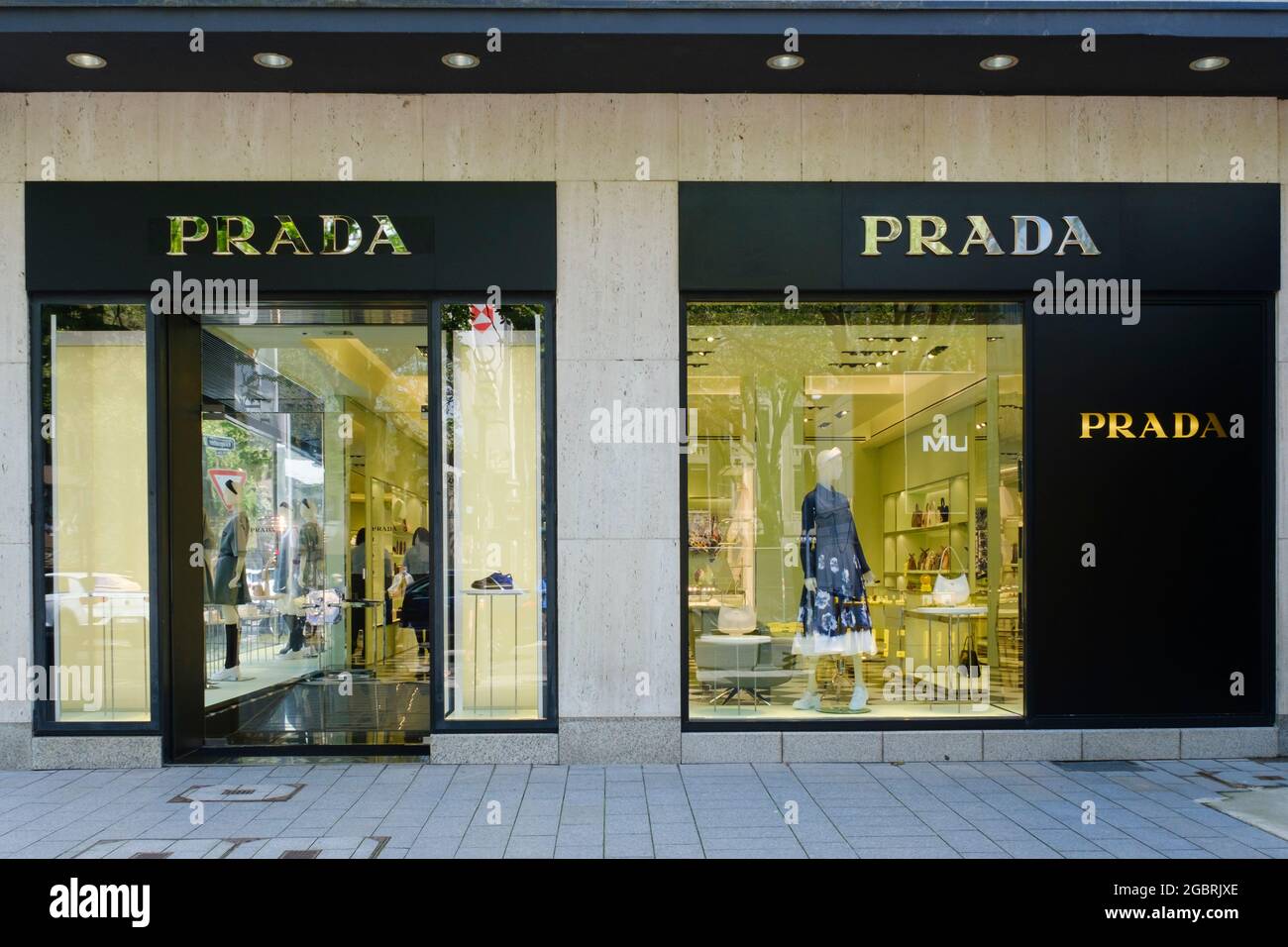 Vetrina dell'etichetta di moda italiana PRADA, Düsseldorf, Nord Reno-Westfalia, Germania, Europa Foto Stock