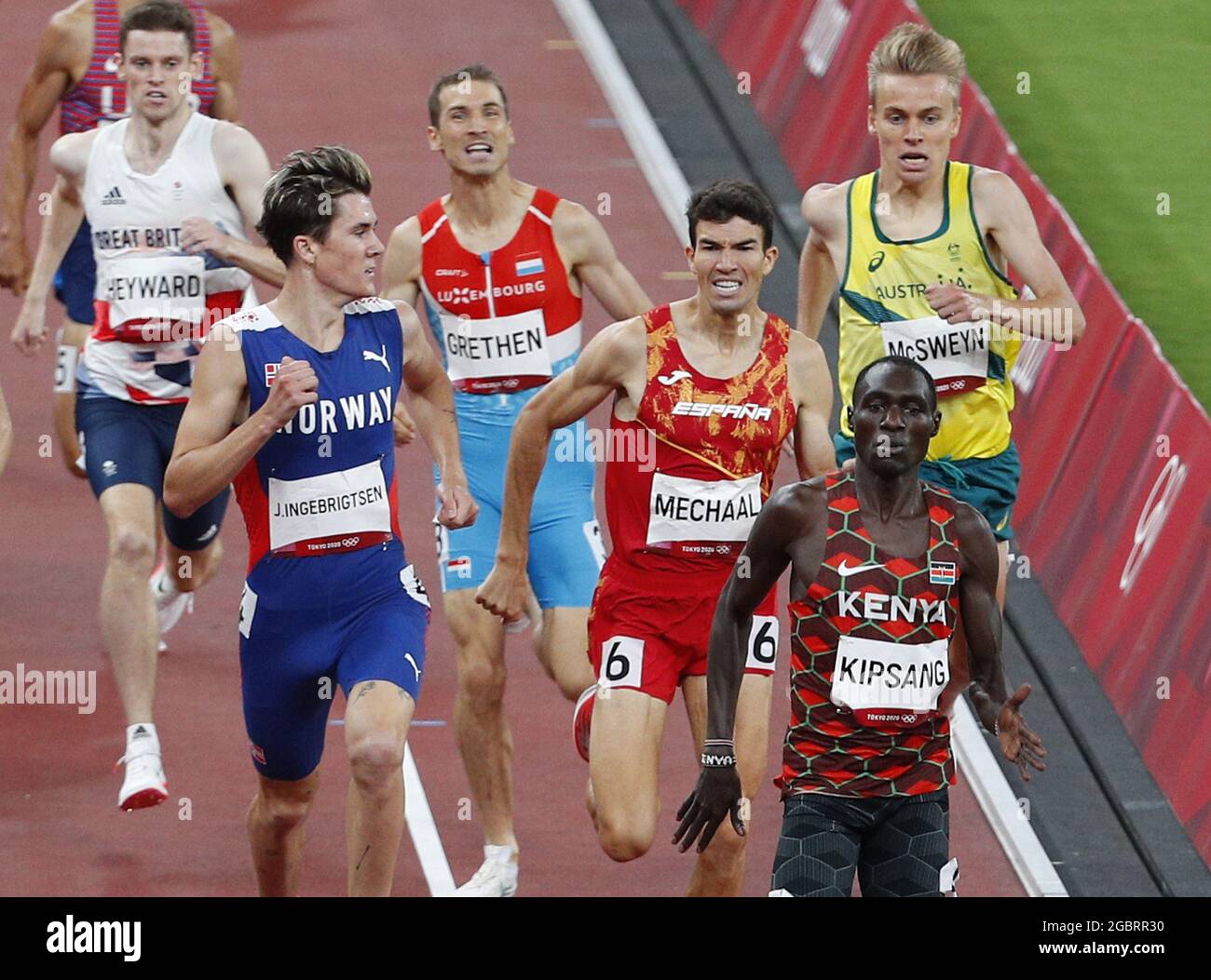 Tokyo, Giappone. 05 agosto 2021. Abel Kipsang del Kenya attraversa il traguardo quando compete nella semifinale maschile di 1500 m ai Giochi Olimpici estivi di Tokyo 2020 a Tokyo, Giappone, giovedì 5 agosto 2021. Foto di Bob strong/UPI Credit: UPI/Alamy Live News Foto Stock