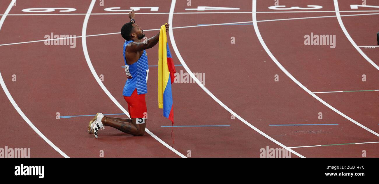 Tokyo, Giappone. 05 agosto 2021. Anthony Jose Zambrano, 44.08 anni, reagisce dopo aver vinto la medaglia d'argento durante la finale maschile di 400 m allo Stadio Olimpico durante le Olimpiadi estive del 2020 a Tokyo, Giappone, giovedì 5 agosto 2021. Foto di Bob strong/UPI Credit: UPI/Alamy Live News Foto Stock