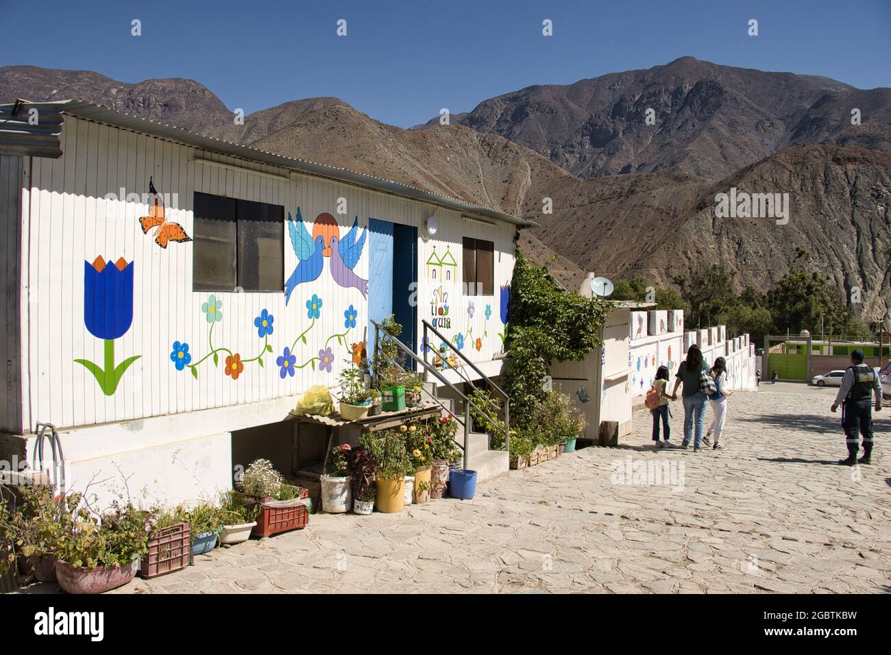 Casa dipinta di una piccola città Foto Stock