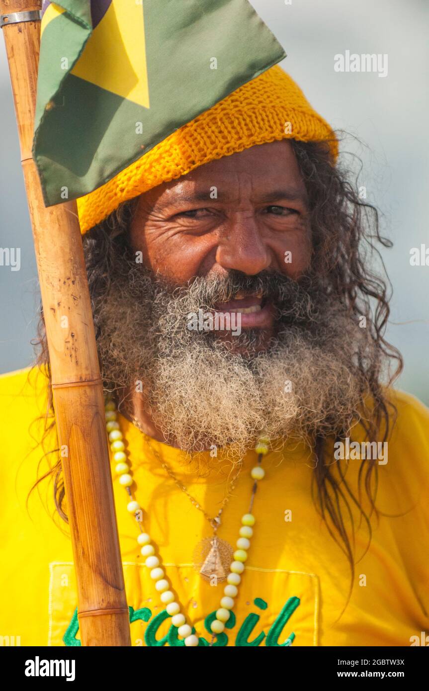 Un uomo brasiliano con la barba pone. Brasilia, Brasile Foto Stock