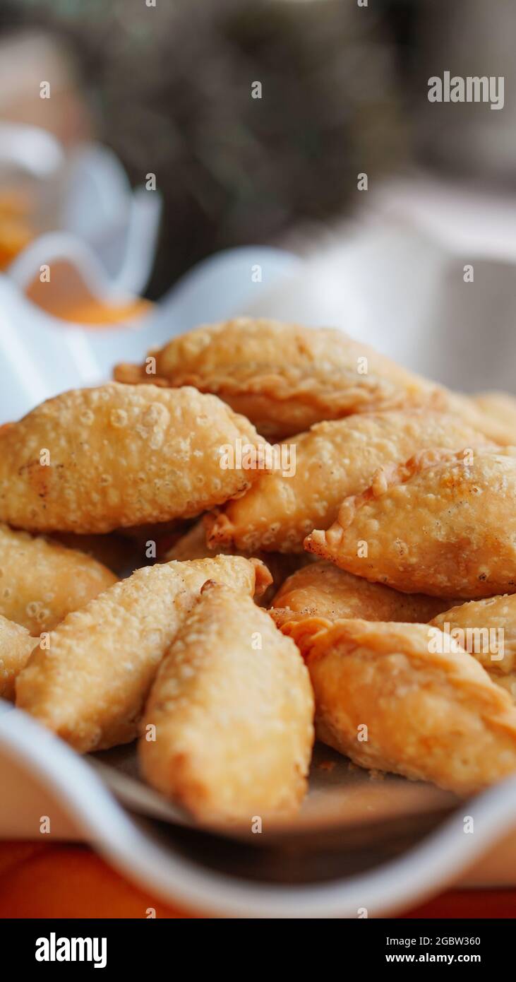 Il curry puff il cibo tradizionale famoso in Malesia Foto Stock