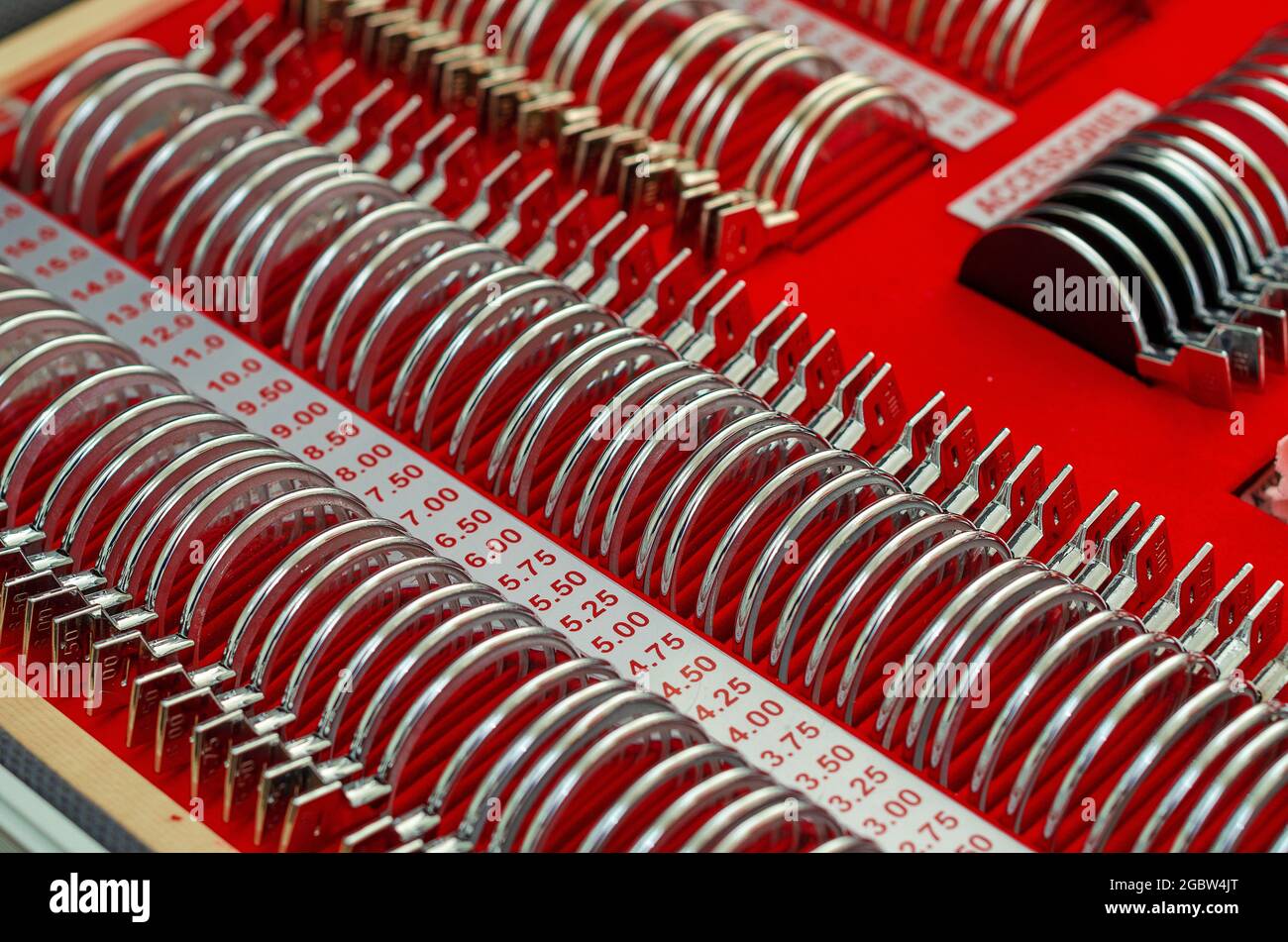 Clinica di deposito di ottiche. Set di lenti per la selezione di occhiali per il paziente Foto Stock