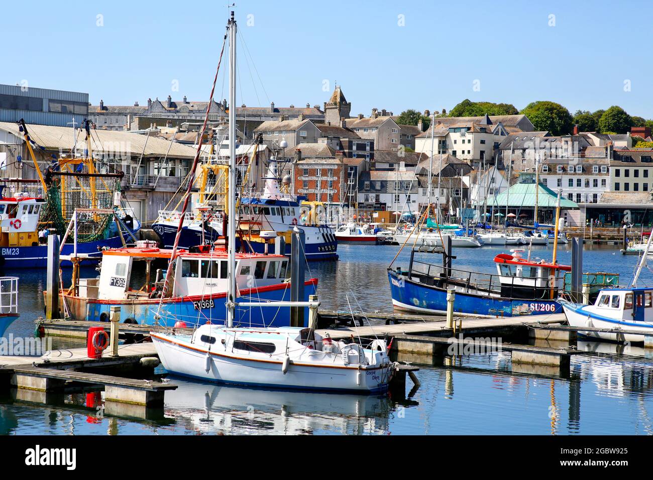 Mercato del pesce a Sutton Harbour, Plymouth, Devon, Regno Unito. Foto Stock