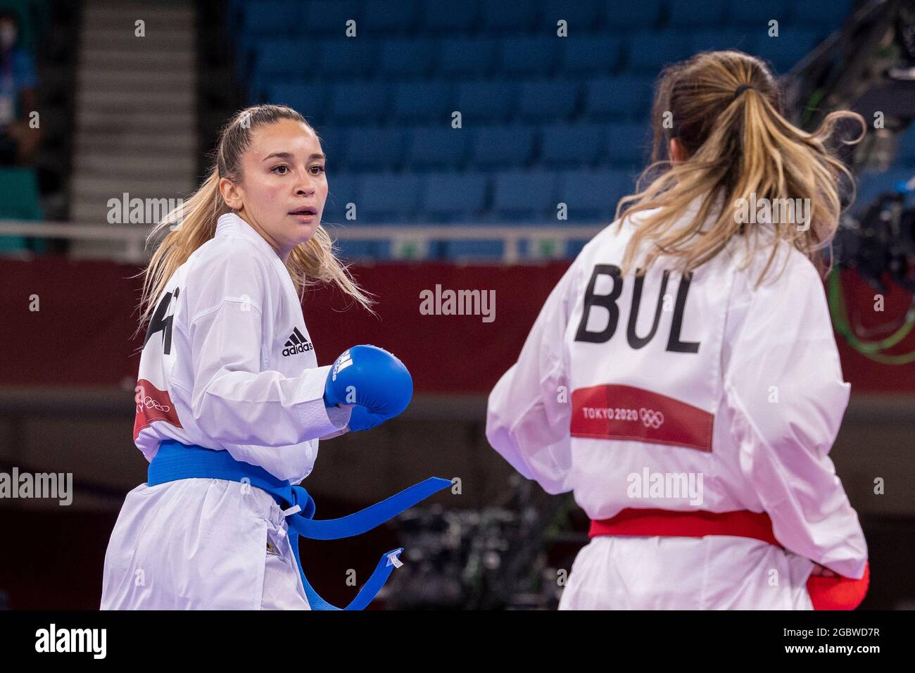 T'qual, TO - 05.08.2021: TOKYO 2020 OLYMPIAD TOKYO - Karate Kumite (finale sotto i 55 kg) lotta tra Anzhelika Terliuga (UKR) e IVET Goranova (BUL) in occasione dei Giochi Olimpici di Tokyo 2021 svoltisi a Nippon Budokan, Goranova ha vinto la medaglia d'oro 5-1 (Photo: Richard Callis/Fotoarena) Credit: Foto Live LTDA Foto Stock