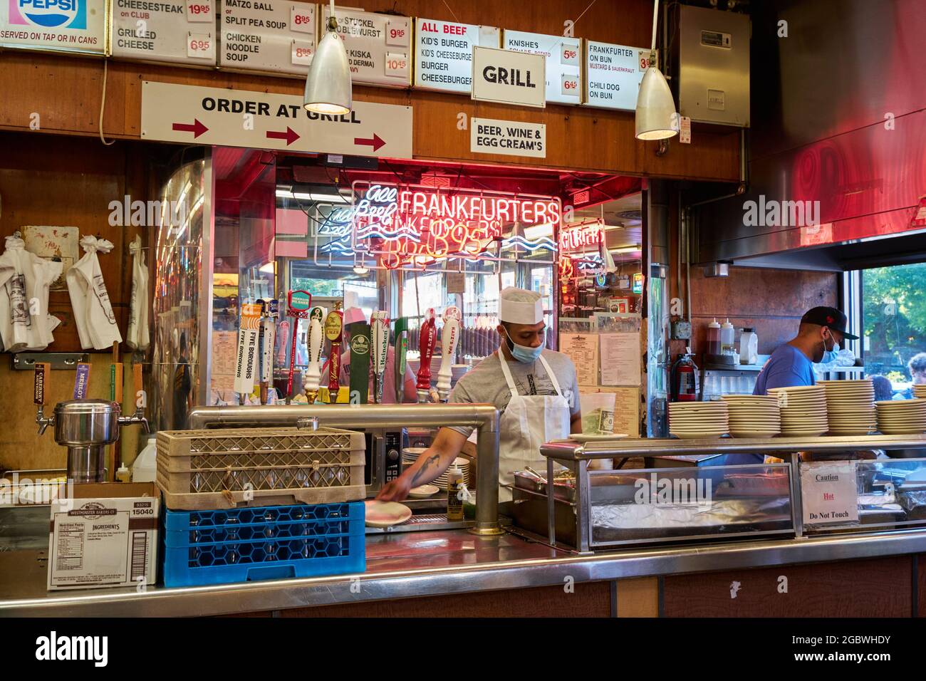 Tagliatore e menu del Katz's Delicatessen cafe, Manhattan, New York Foto Stock