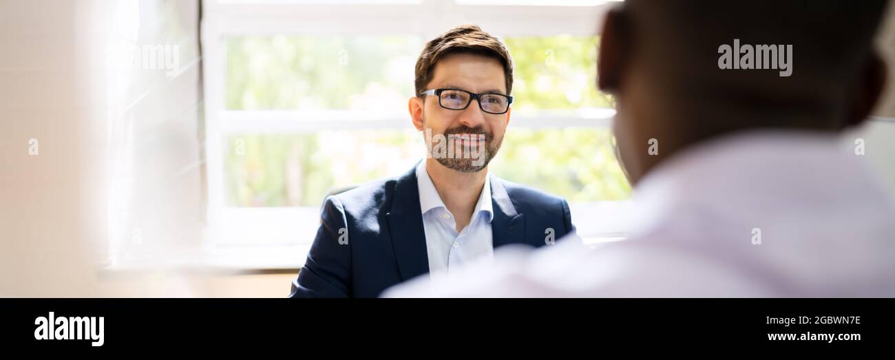Intervista a African American Business Manager. Reclutamento del lavoro Foto Stock