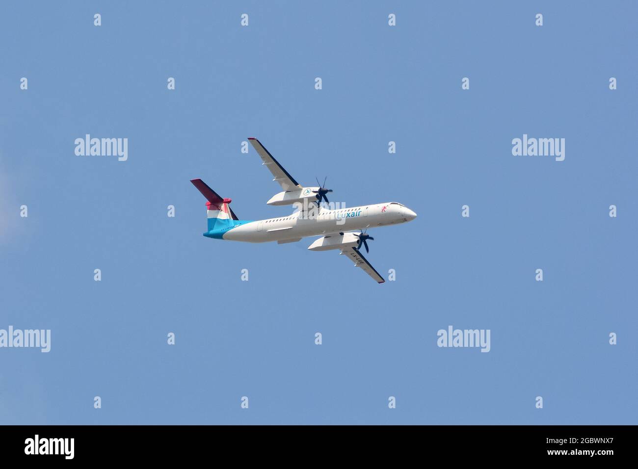 Luxair (è la compagnia aerea di bandiera del Lussemburgo), De Havilland Canada Dash 8-400 aereo (turboelica) Foto Stock