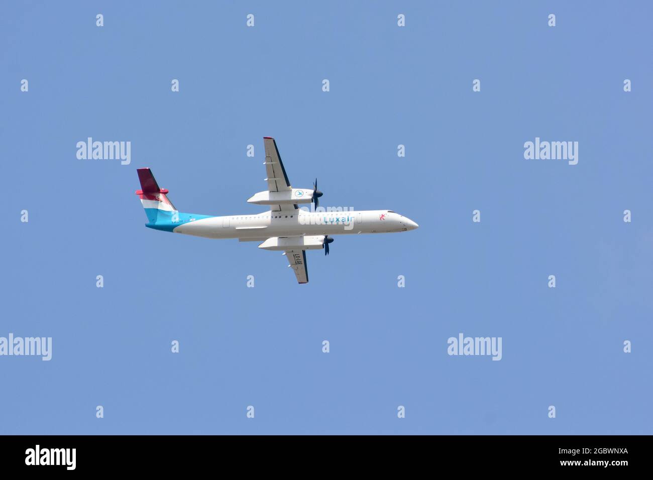 Luxair (è la compagnia aerea di bandiera del Lussemburgo), De Havilland Canada Dash 8-400 aereo (turboelica) Foto Stock