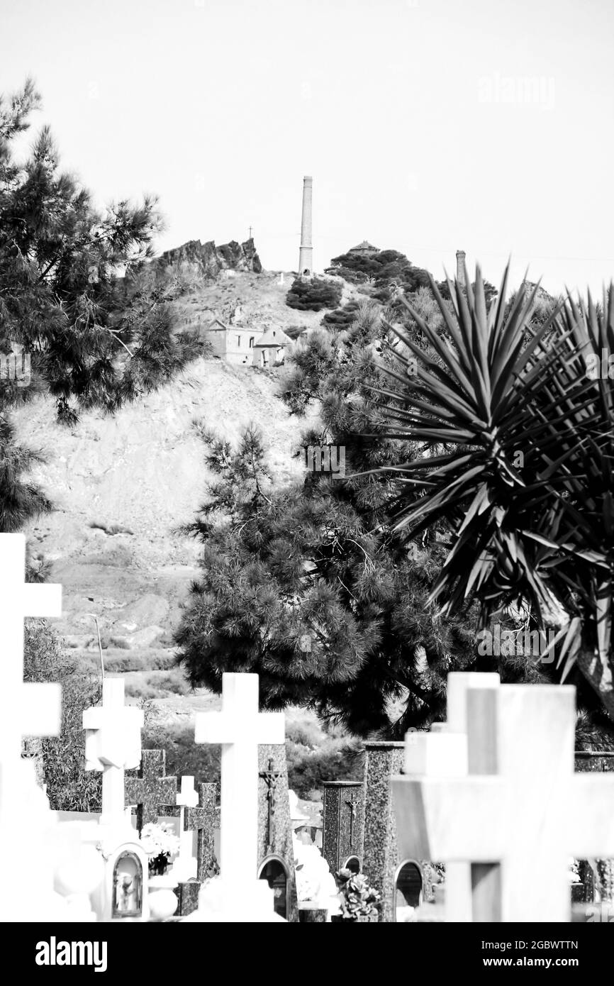 Vecchio e solitario cimitero nel villaggio di la Union, provincia di Cartagena, comunità di Murcia in una giornata di sole Foto Stock