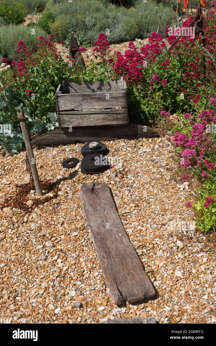 Prospetto Cottage e giardino Dungeness Kent Foto Stock