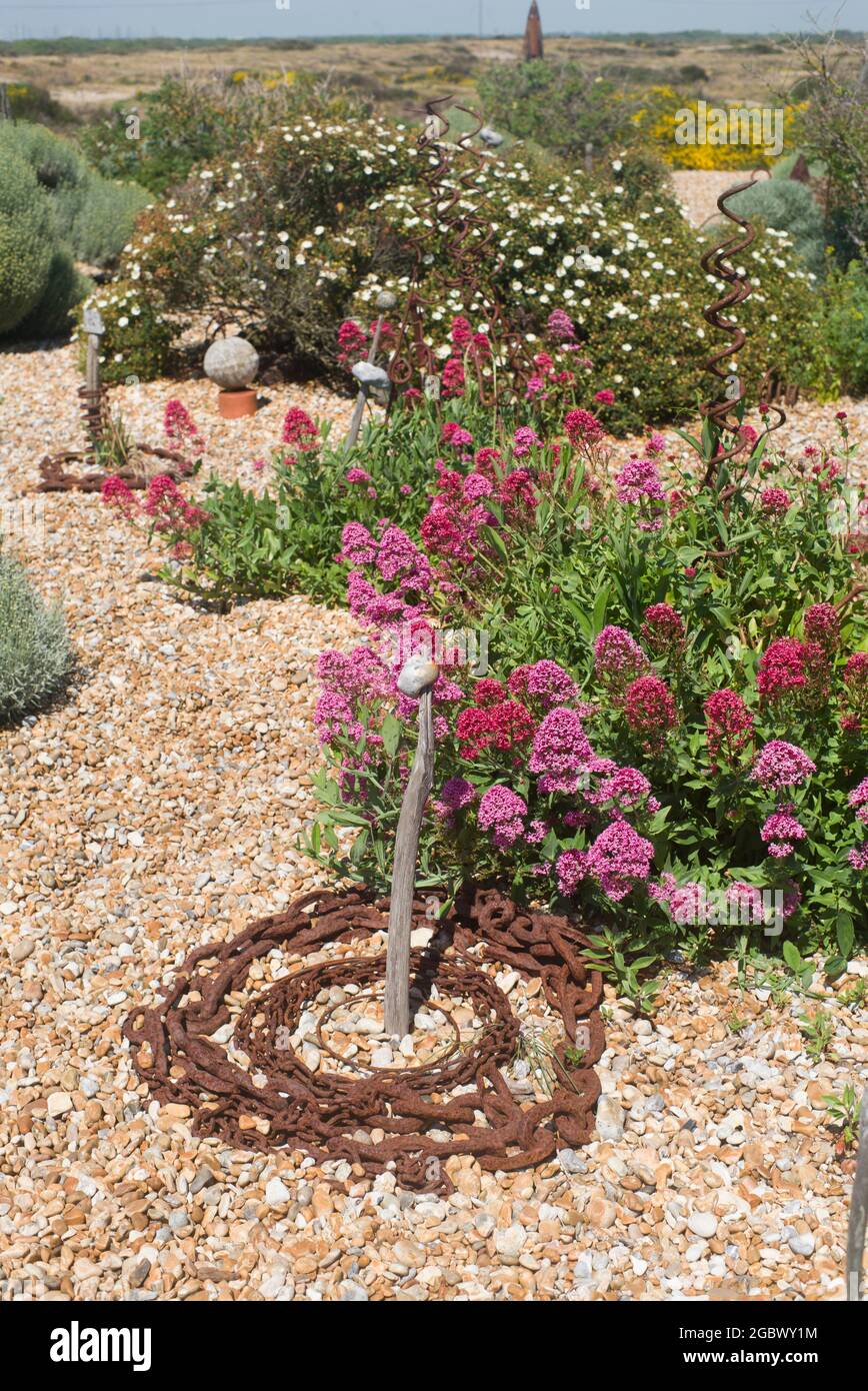 Prospetto Cottage e giardino Dungeness Kent Foto Stock