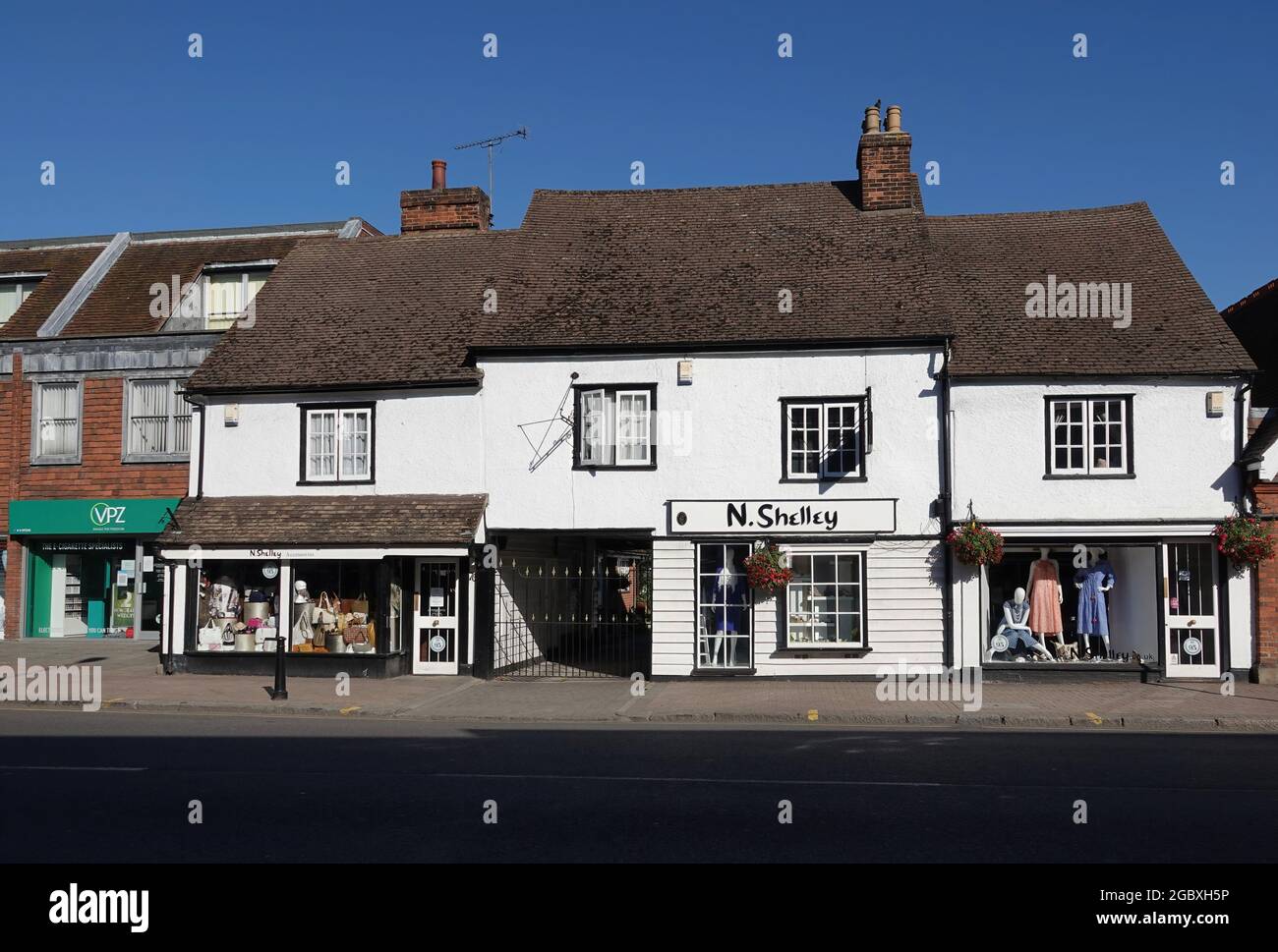 BILLERICAY, REGNO UNITO - 13 giugno 2021: Una vista lungo una vuota Billericay High Street in Essex Foto Stock
