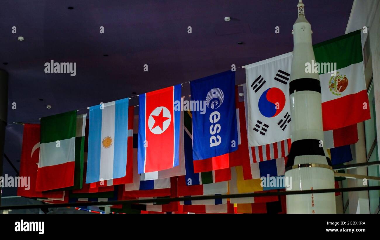 Le bandiere dei paesi partecipanti ai programmi spaziali dell'ESA. Foto Stock