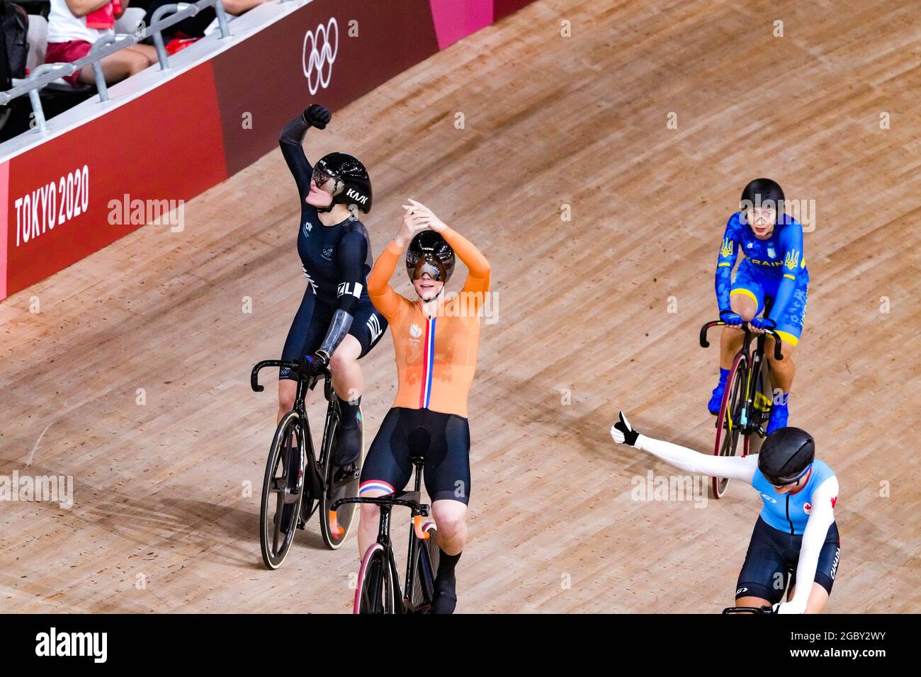 Shizuoka, Giappone. 5 agosto 2021. Kelsey Mitchell (CAN), Shanne  Braspennincx (NED), Ellesse Andrews (NZL), Olena Starikova (UKR) Ciclismo :  finale di Keirin femminile durante i Giochi Olimpici di Tokyo 2020 al  Velodrome
