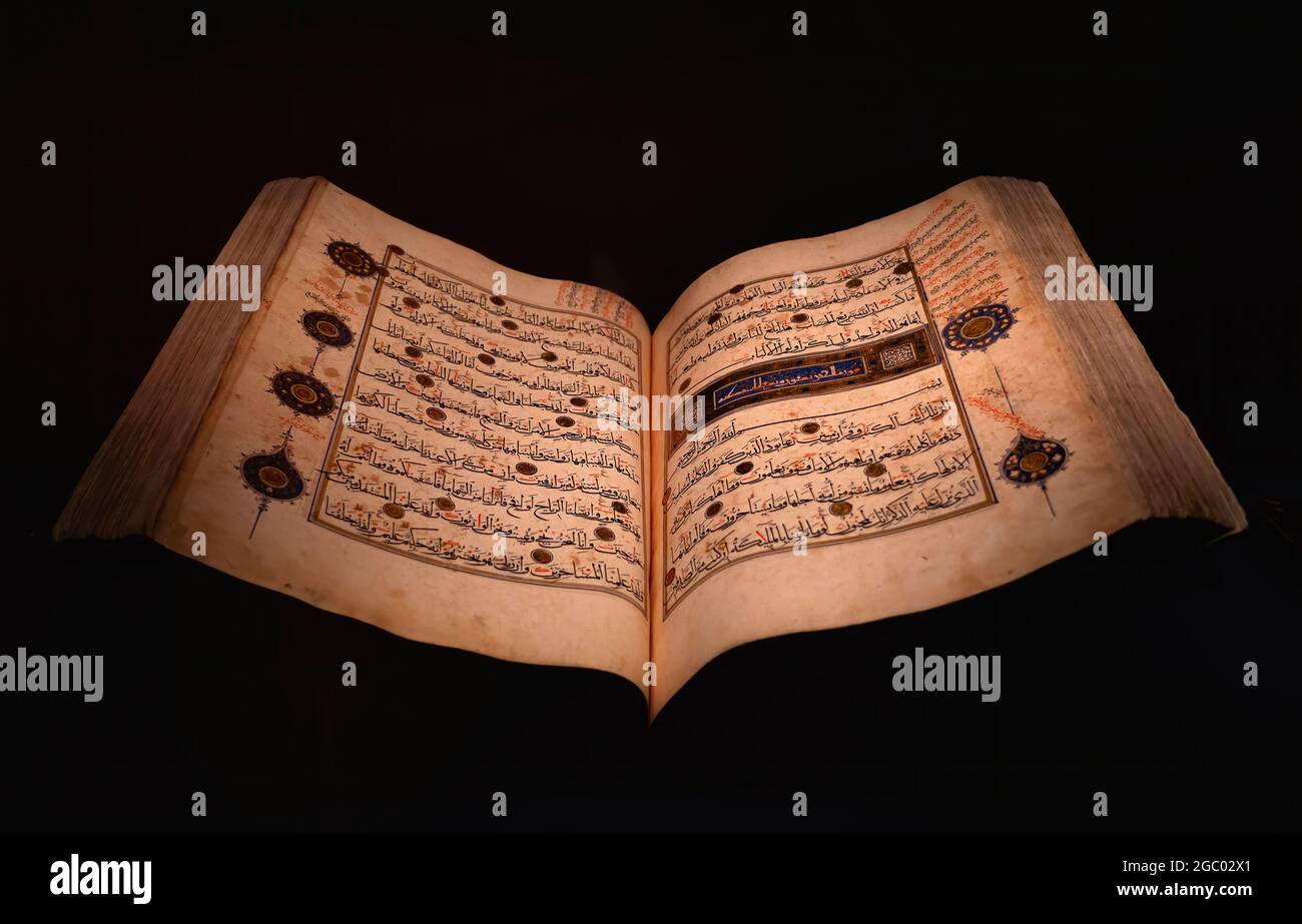 Un'arte ottomana di scrivere il Corano il libro religioso dei musulmani. Religione concettuale, Islam, Ramadan. Foto Stock