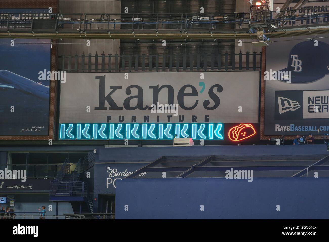 San Pietroburgo, Florida. USA; una visione generale della tavola di strike-out dei mobili di Kane che ricorda ai tifosi che ricevono un taco gratuito quando il Tampa Ba Foto Stock