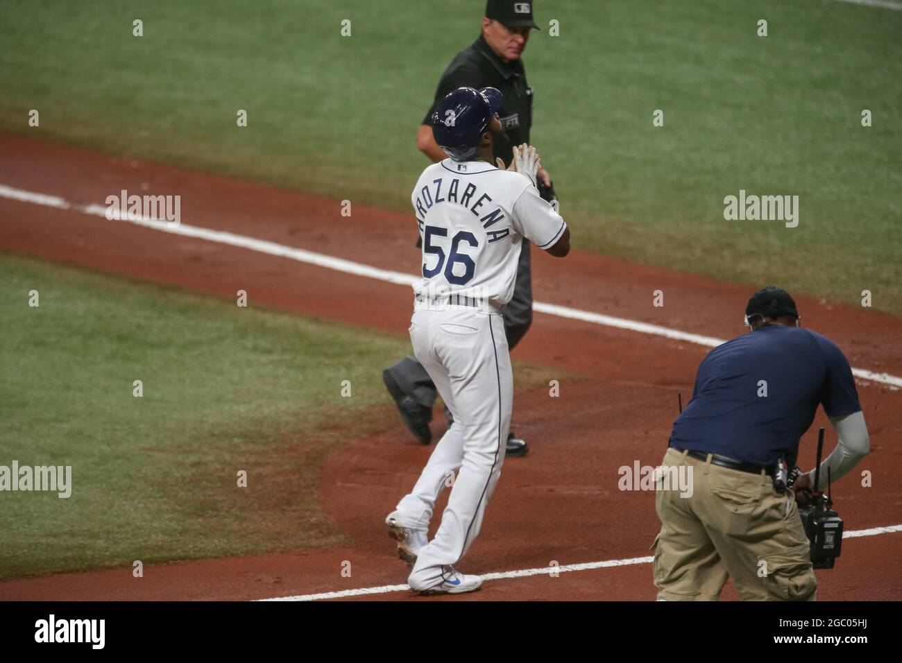 San Pietroburgo, Florida. USA; Tampa Bay Rays ha lasciato il fielder Randy Arozarena (56) festeggia dopo aver homering nel primo inning durante un importante campionato basebal Foto Stock