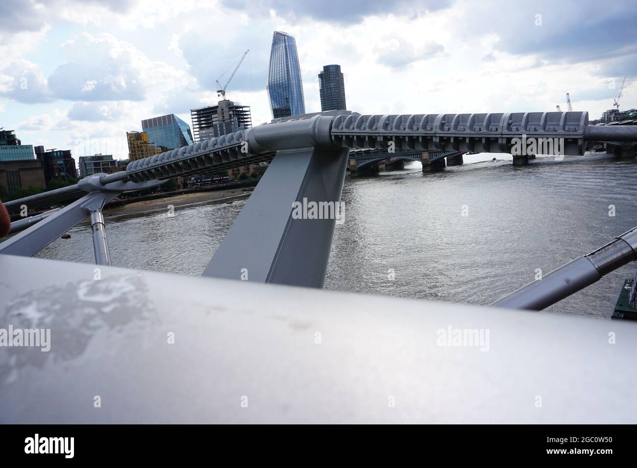 Vista dal Millennium Bridge, Londra Regno Unito Foto Stock