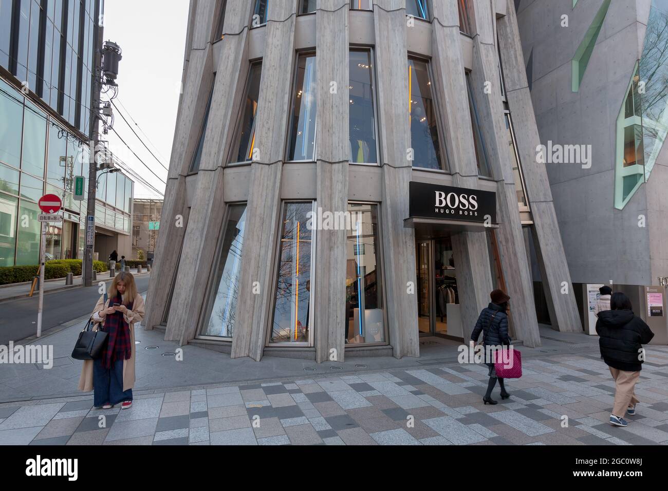 L'insolita architettura del negozio Hugo Boss di Omotesando. Tokyo, Giappone. Foto Stock