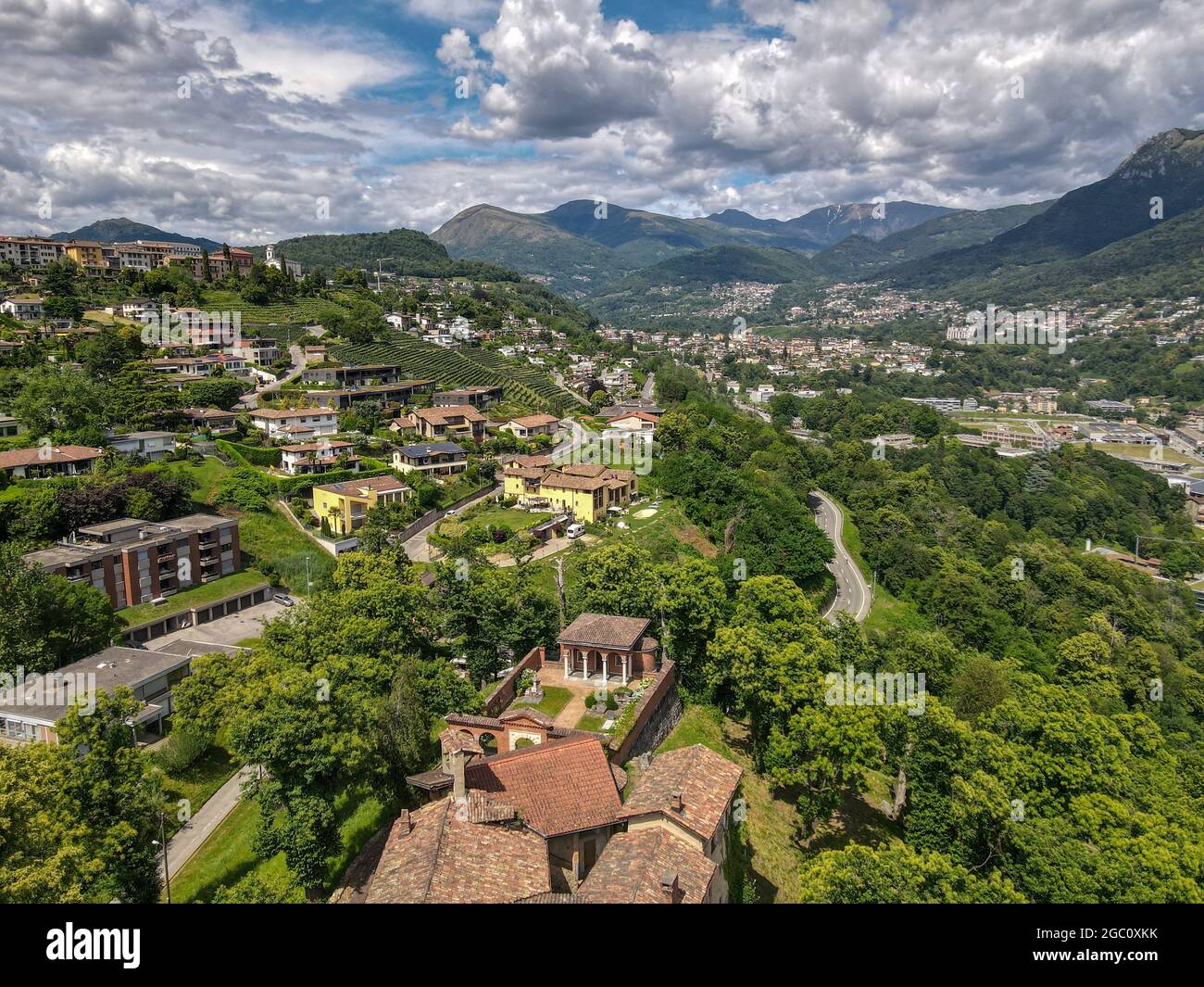 Vista sul drone di Porza e sulla valle di Colla su Lugano, in svizzera Foto  stock - Alamy