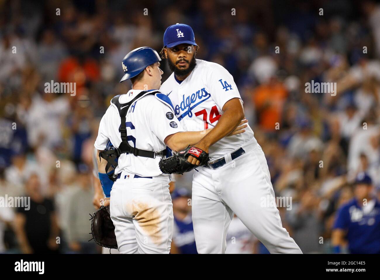 Il lanciatore di Los Angeles Dodgers Kenley Jansen (74) celebra una vittoria dei dodgers dopo una partita di stagione regolare di MLB contro gli Houston Astros, mercoledì, A. Foto Stock