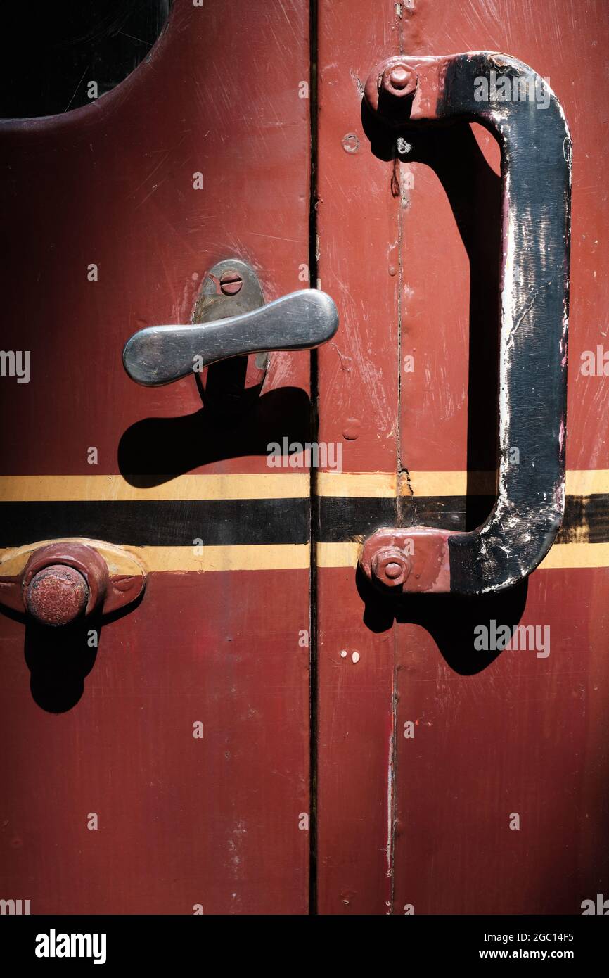 porta di una carrozza ferroviaria d'epoca Foto Stock