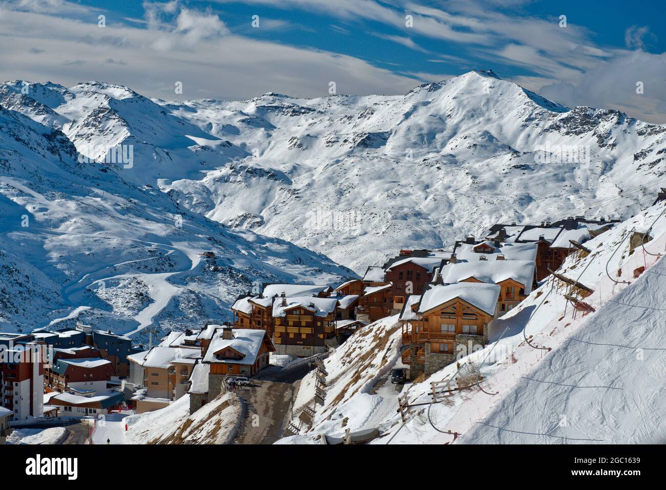 FRANCIA, SAVOIA (73), SAINT-MARTIN-DE-BELLEVILLE, VAL THORENS E SULLO SFONDO LA POINTE DE LA MASSE Foto Stock