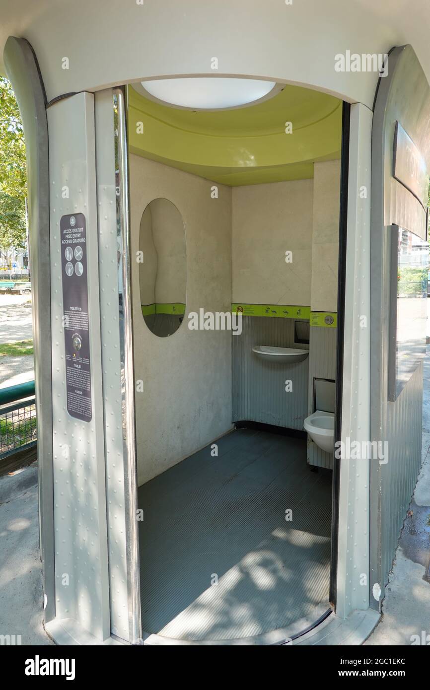 Parin, öffentliche Toilette // Parigi, WC pubblico Foto Stock