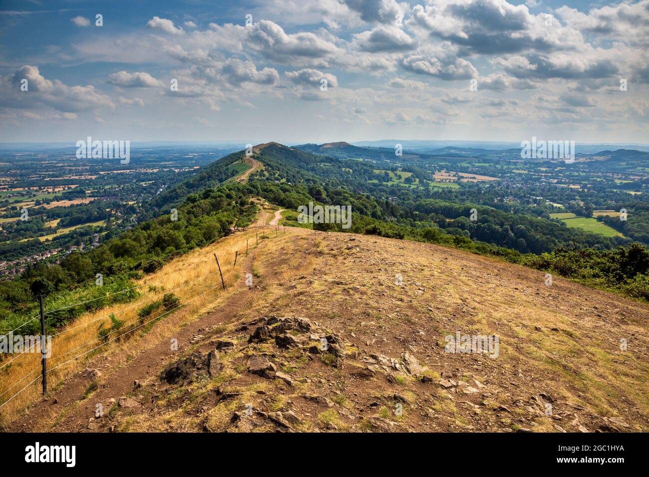 Guardando verso sud lungo le colline di Malvern da Summer Hill, Worcestershire, Inghilterra Foto Stock