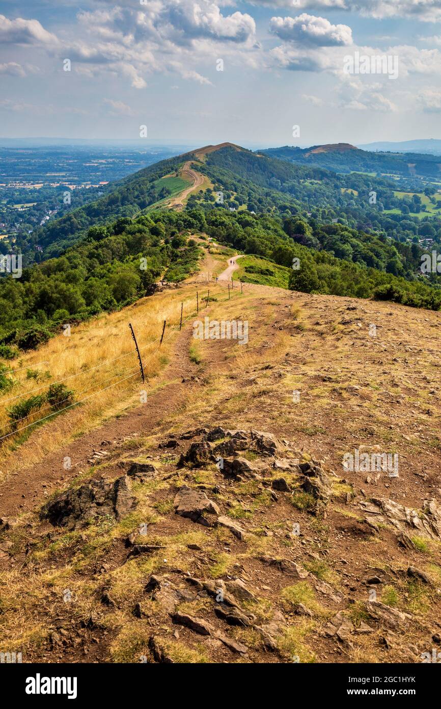 Guardando a sud lungo le colline Malvern da Summer Hill, Worcestershire, Inghilterra Foto Stock