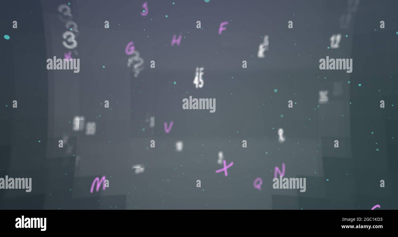 Immagine digitale di più numeri e alfabeti che cambiano su sfondo nero Foto Stock