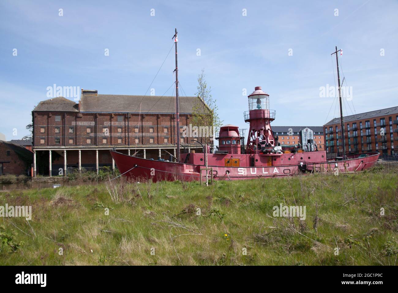 Una vecchia nave faro ormeggiata sul fiume Severn a Gloucester nel Regno Unito Foto Stock