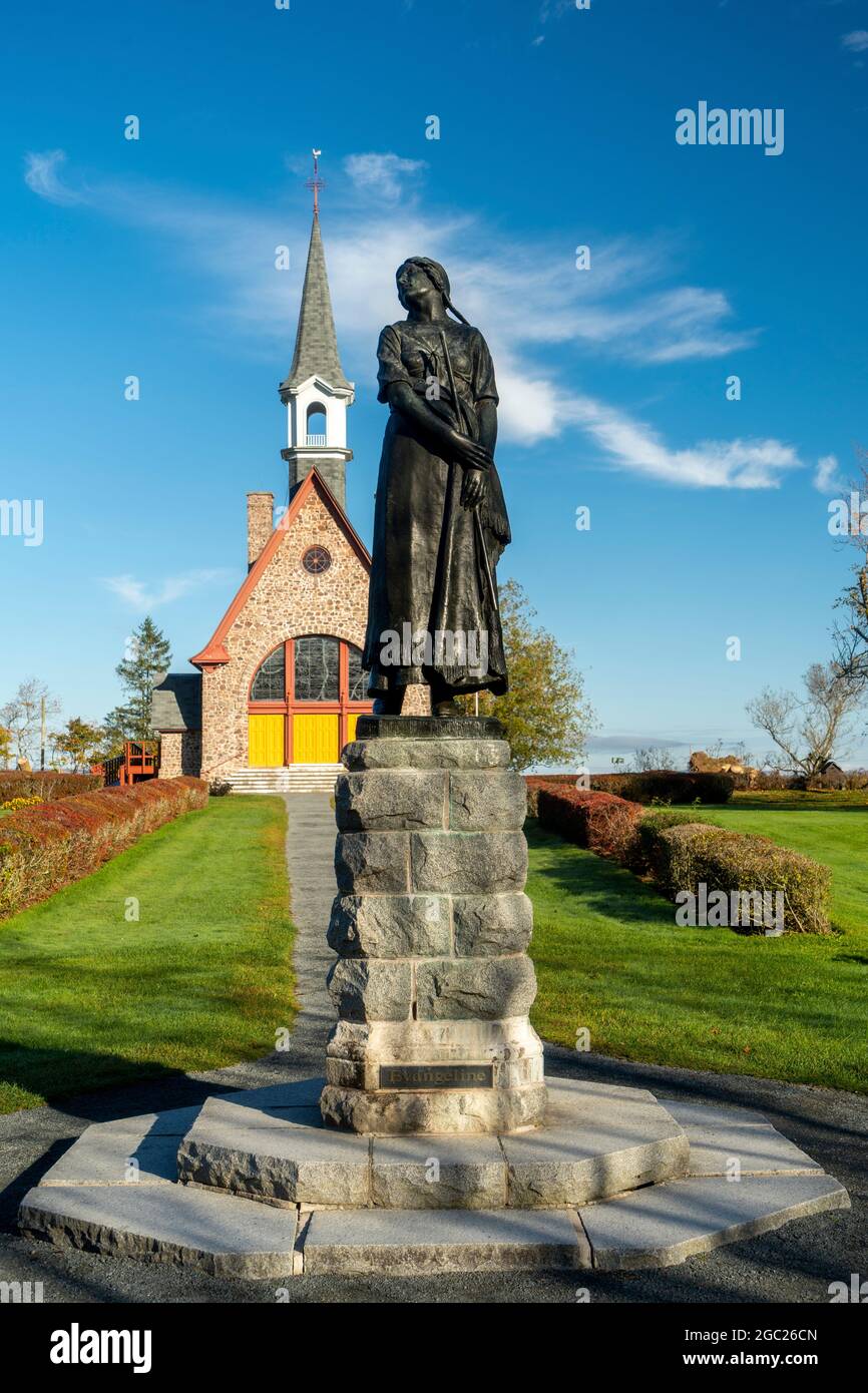 La statua di Eveline presso la Chiesa commemorativa nel sito storico nazionale di Grand Pre, Wolfville, Nuova Scozia, Canada. Foto Stock