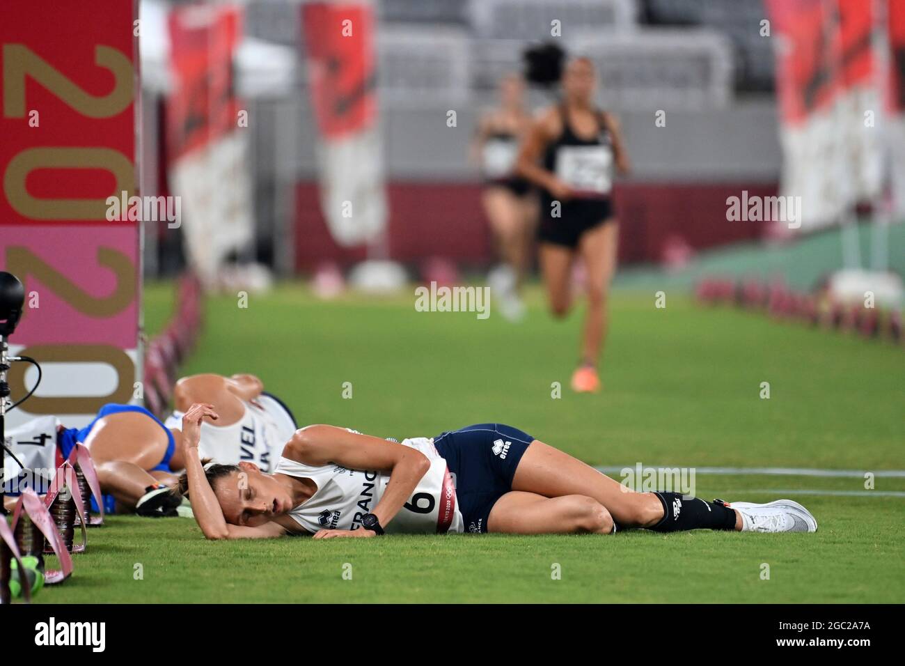 I corridori esausti al traguardo, moderno pentathlon femminile individuale, femminile individuale, moderno pentathlon, il 6 agosto 2021. Olimpiadi estive 2020, dal 23.07. - 08.08.2021 a Tokyo/Giappone. Foto Stock