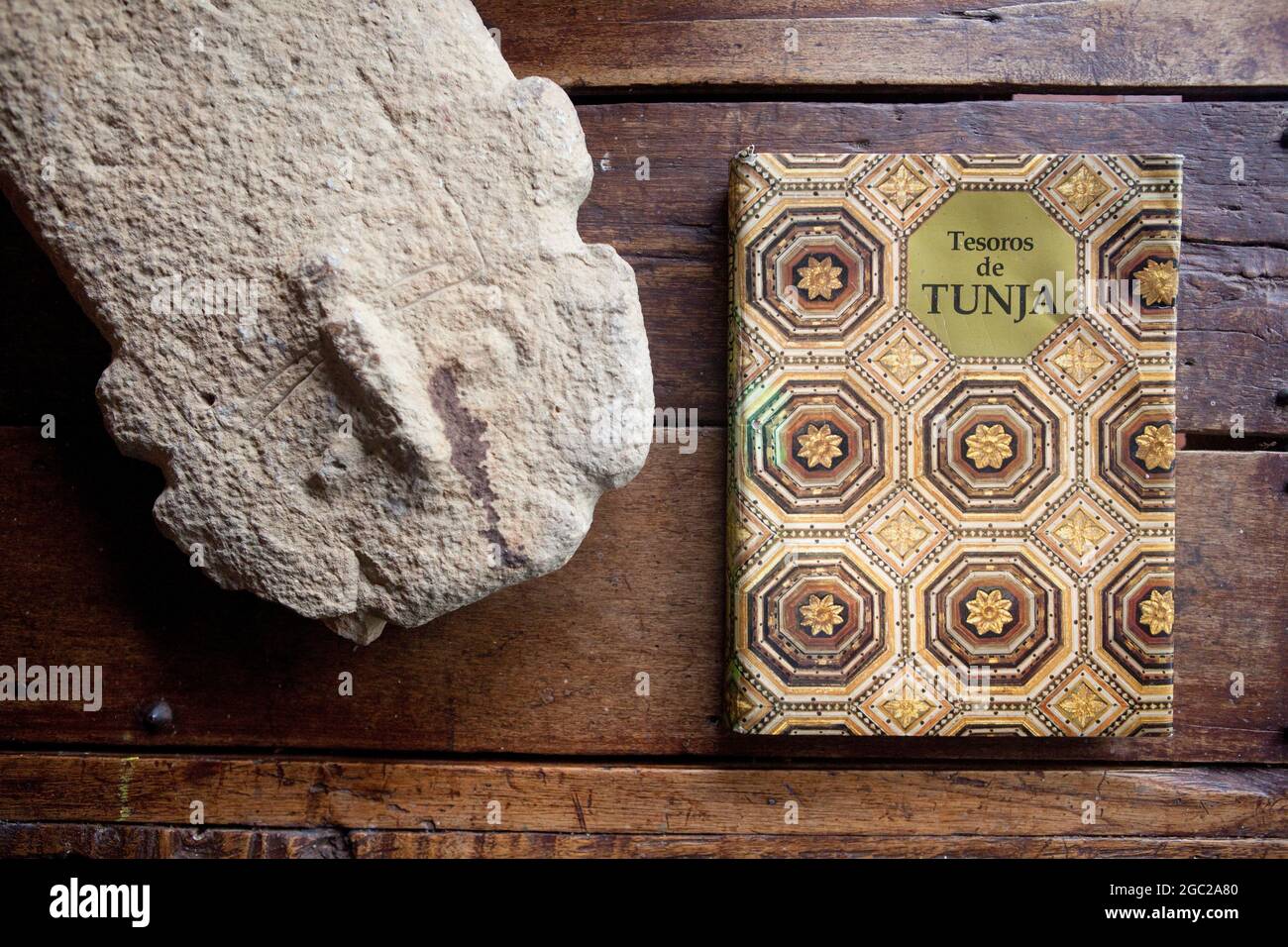 Tesoros de Tunja Archeologia colombiana libro da tavola. Foto Stock