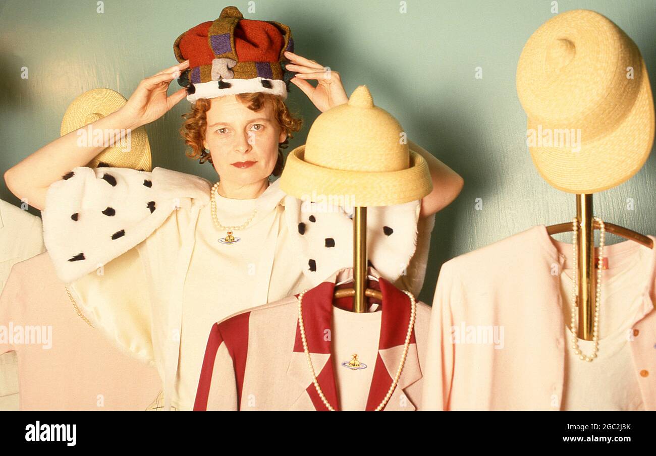 Il designer di moda britannico Vivienne Westwood al suo Worlds End Chelsea Store Londra UK 1987 Foto Stock