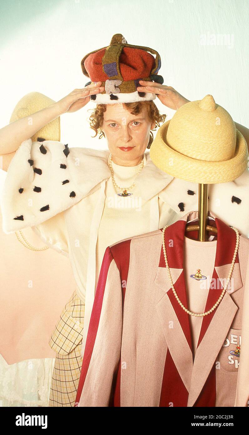 Il designer di moda britannico Vivienne Westwood al suo Worlds End Chelsea Store Londra UK 1987 Foto Stock