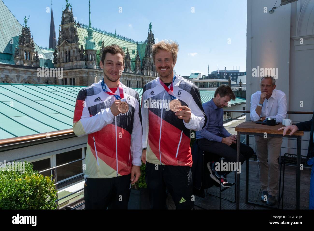 Erik Heil, Thomas Plößel, Bronzemedaillengewinner, Innen- und Sportsenator Andy Grote, Kuratoriumsvorsitzender der Stiftung Leistungsssport, Empfang ha Foto Stock