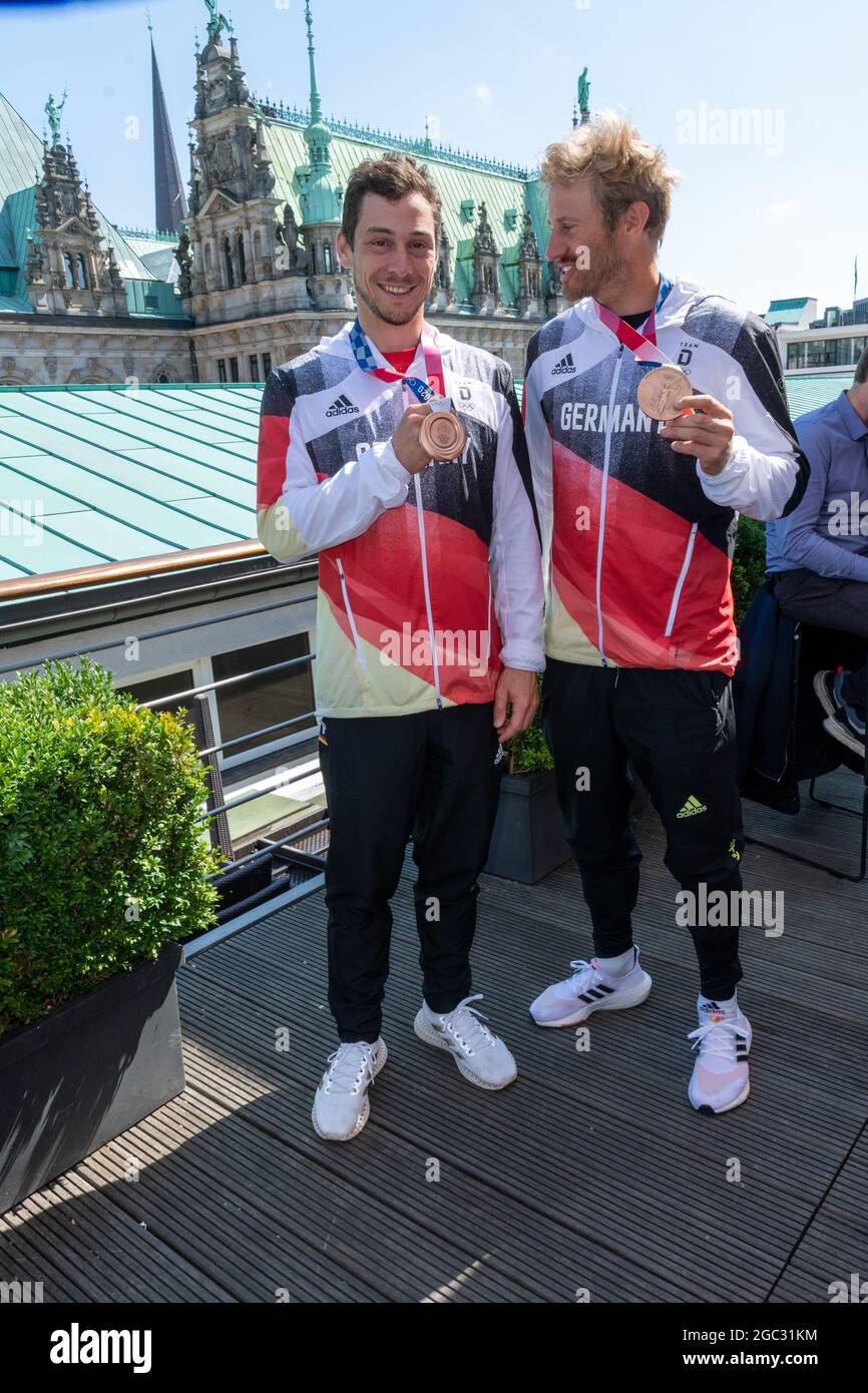 Erik Heil, Thomas Plößel, Bronzemedaillengewinner, Innen- und Sportsenator Andy Grote, Kuratoriumsvorsitzender der Stiftung Leistungsssport, Empfang ha Foto Stock