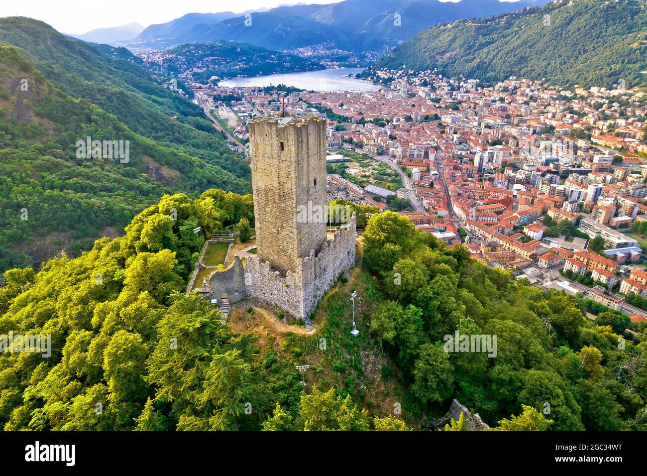 Torre del Baradello e vista aerea della città di Como, Lombardia Foto Stock