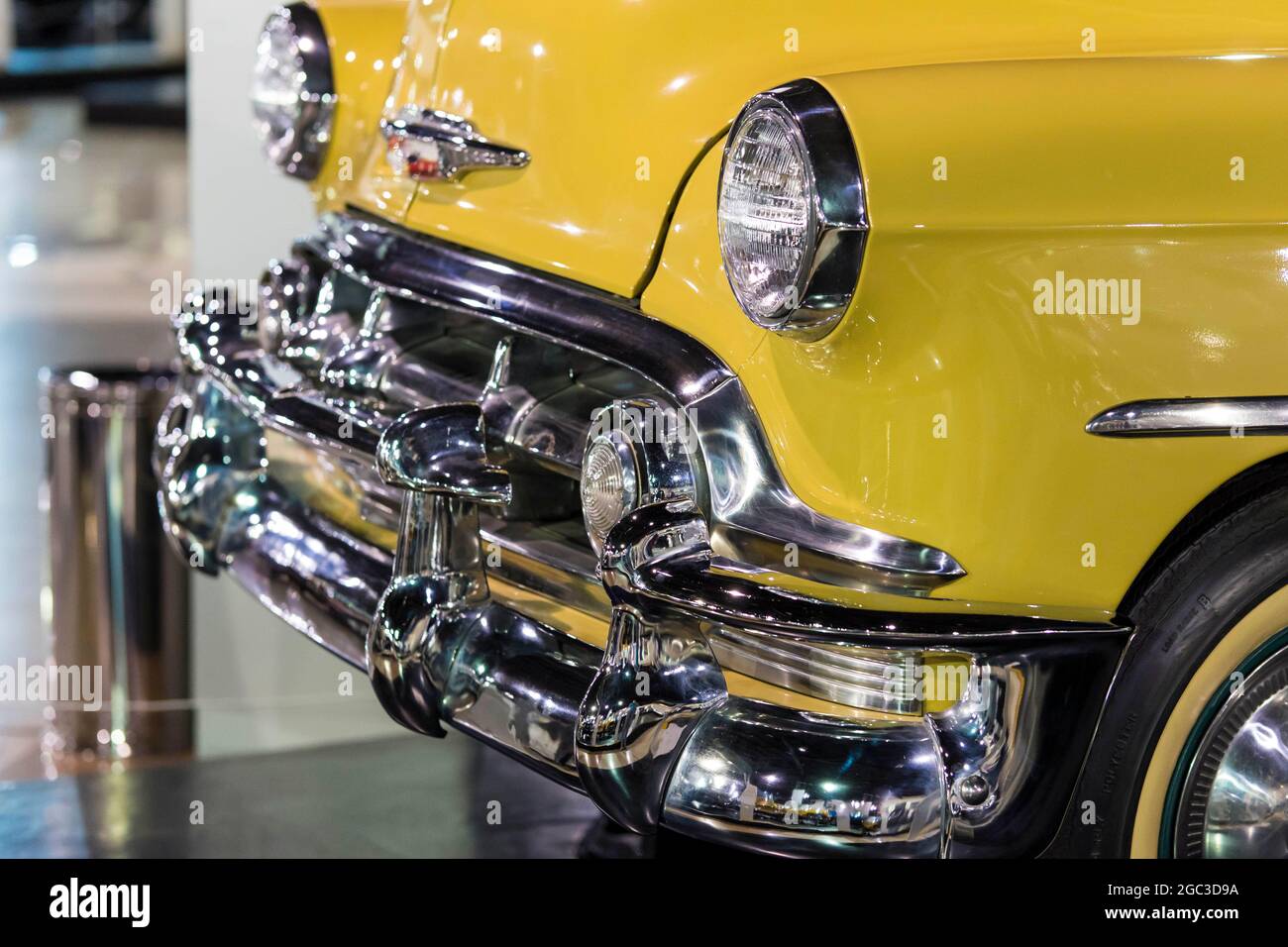 Classic American Yellow Car e paraurti cromato degli anni '30. Foto Stock