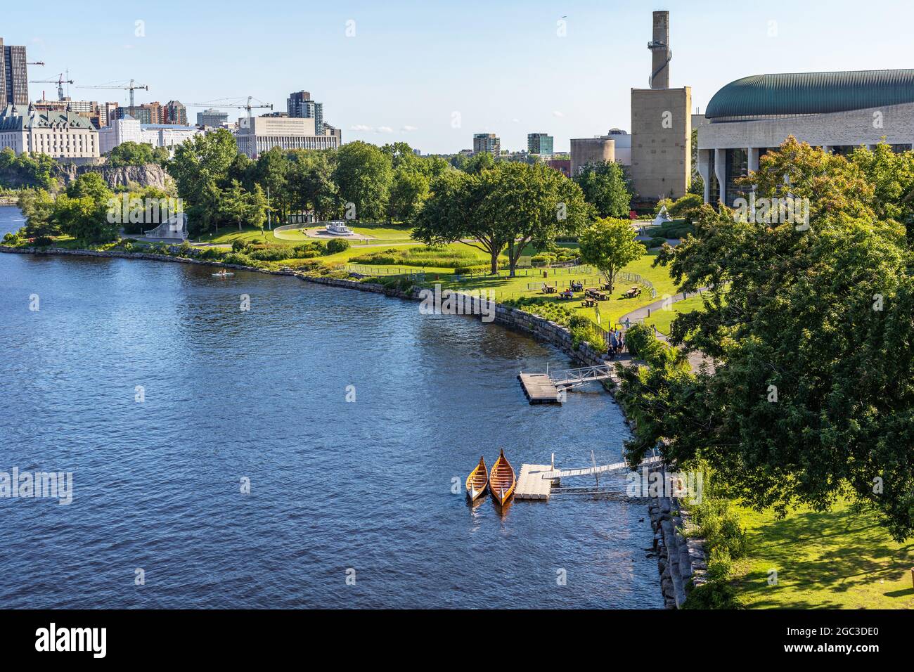 Ottawa, Canada - 2 agosto 2021: Museo Canadese di storia e paesaggio urbano di Gatineau con il fiume Ottawa, Quebec. Vista panoramica della città da Alexa Foto Stock