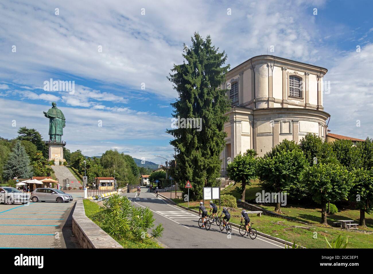 Colosso di San Carlo Borromeo e Chiesa di San Carlo Borromeo, San Carlo, Arona, Lago maggiore, Piemonte, Italia Foto Stock