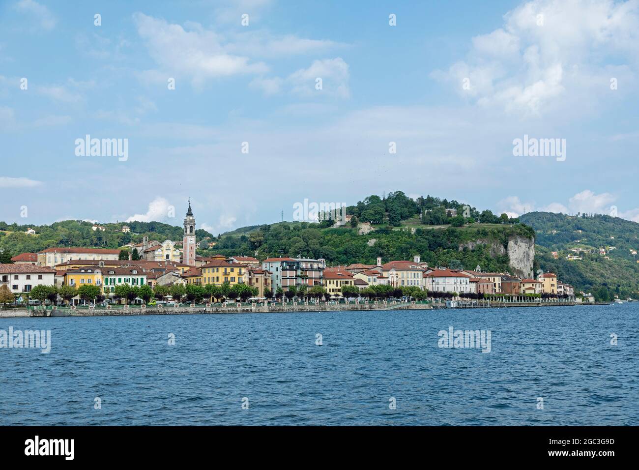 Veduta della città, Arona, Lago maggiore, Piemonte, Italia Foto Stock